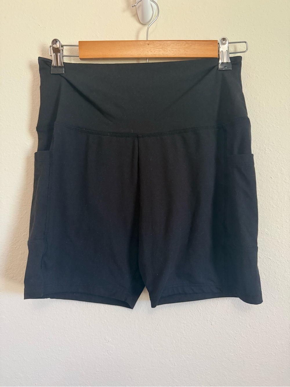 High-Rise Black Women’s Active Shorts with Side Pockets